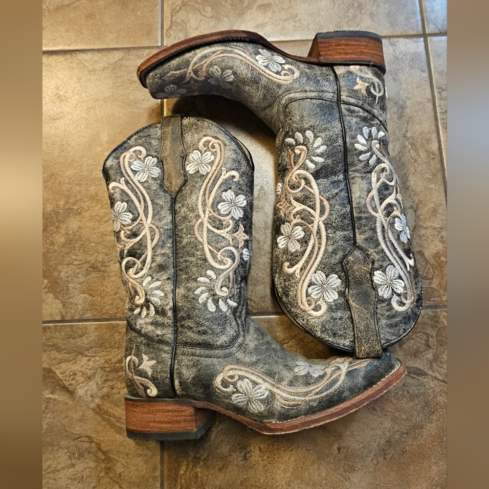 Embroidered Circle G Cowboy Boots